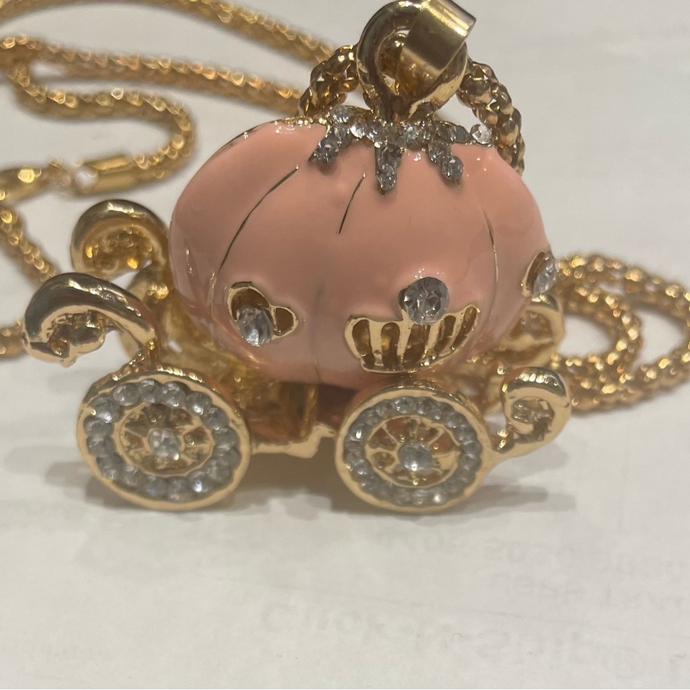 Cinderella Pink Pumpkin Carriage Pendant Necklace NNT - Picture 3 of 7